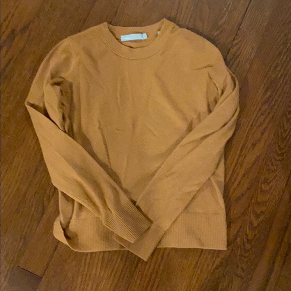 Crew neck fitted sweater